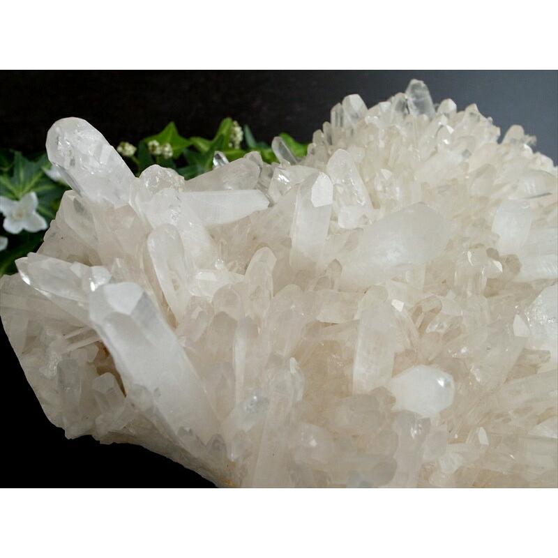 店頭展示中 大地が育んだ光の宇宙 水晶 クラスター 専用木製台座付 最大幅約240mm 重さ5156g 最高級 浄化 清らかな力をもつ全能の石 一点物 四川省産の画像