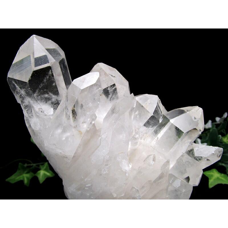 大地が育んだ光の宇宙 ブラジル産 水晶 クラスター 専用木製台座付 最