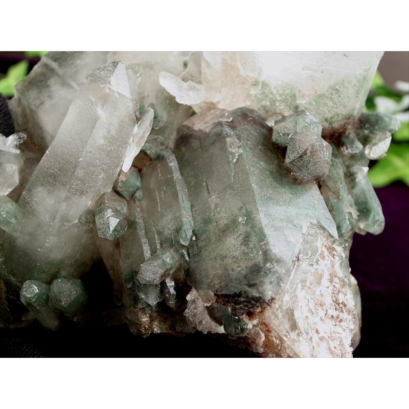 極限環境が生んだ水晶 ガルサ産 水晶クラスター 最大幅 約102mm 重さ 約253g 厳選1点物 ギャランティカード付き 多彩な内包物&荒々しい結晶 浄化 インテリアの画像