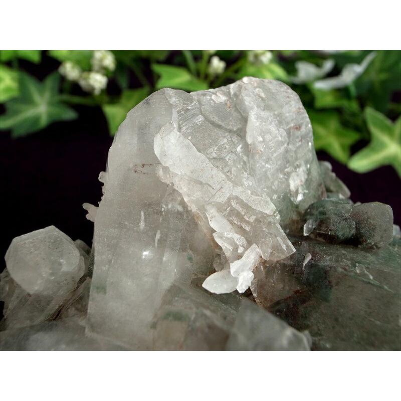 極限環境が生んだ水晶 ガルサ産 水晶クラスター 最大幅 約102mm 重さ 約253g 厳選1点物 ギャランティカード付き 多彩な内包物&荒々しい結晶 浄化 インテリアの画像