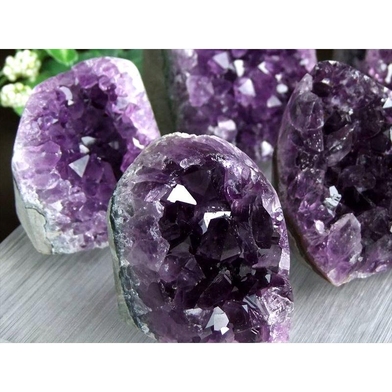 濃い紫 手の平サイズ 4A アメジスト 紫水晶 クラスター スタンドタイプ