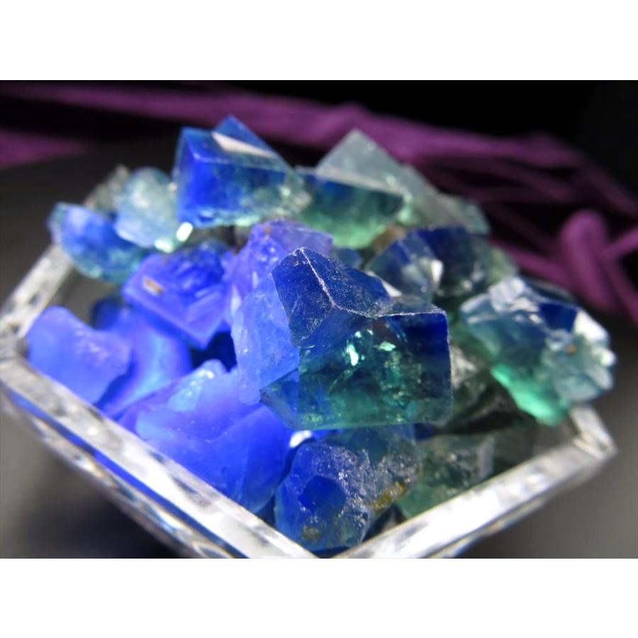 強蛍光 フローライト結晶原石 詰め合わせ Sサイズ 約100g入り 粒約7mm