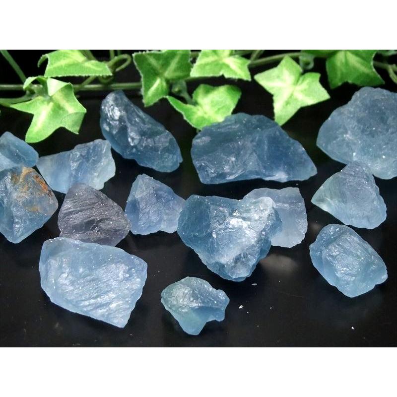 強めの蛍光 マリンブルー 蛍光フローライト原石 詰め合わせ 約100g入り