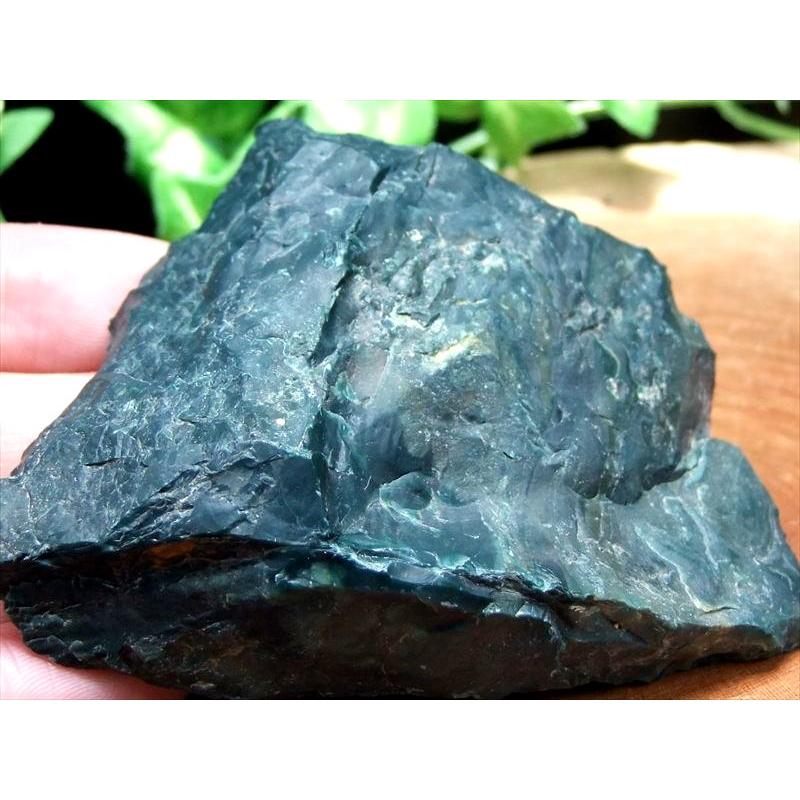 高品質 濃い緑 出雲石 碧玉 原石 深緑タイプ 117g 幅83mm 大地のパワー