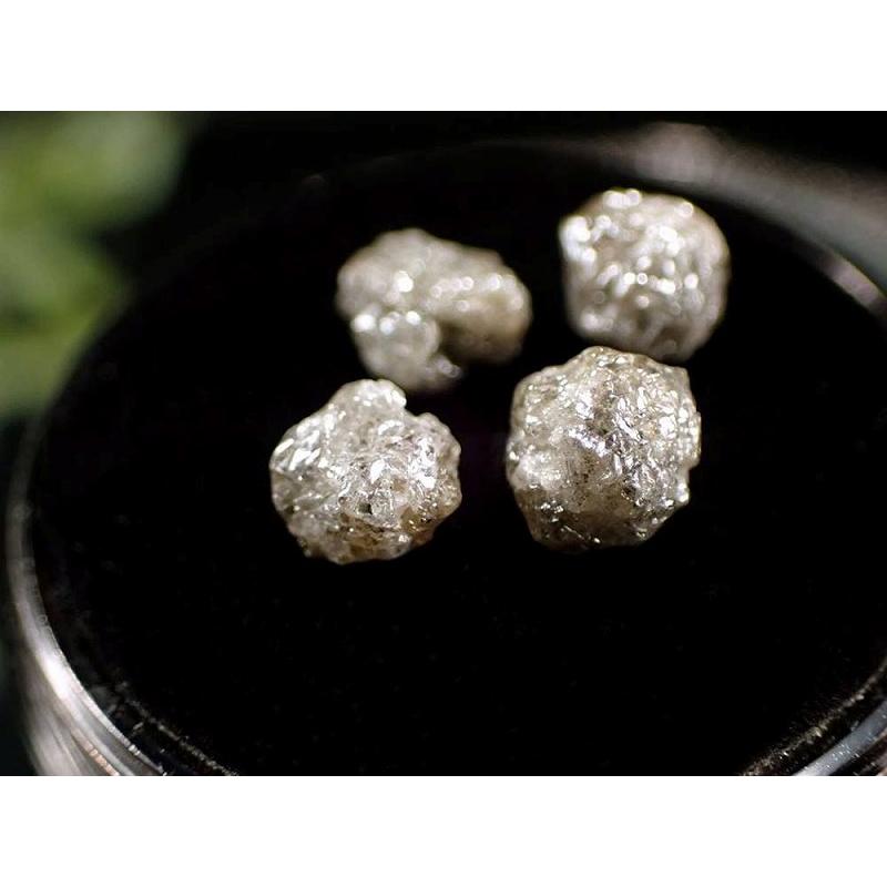 黄色蛍光タイプ 天然蛍光ダイヤモンド 金剛石 結晶原石 1個売り 約0.8