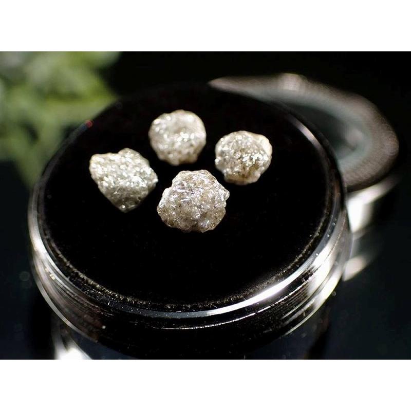 黄色蛍光タイプ 天然蛍光ダイヤモンド 金剛石 結晶原石 1個売り 約0.3