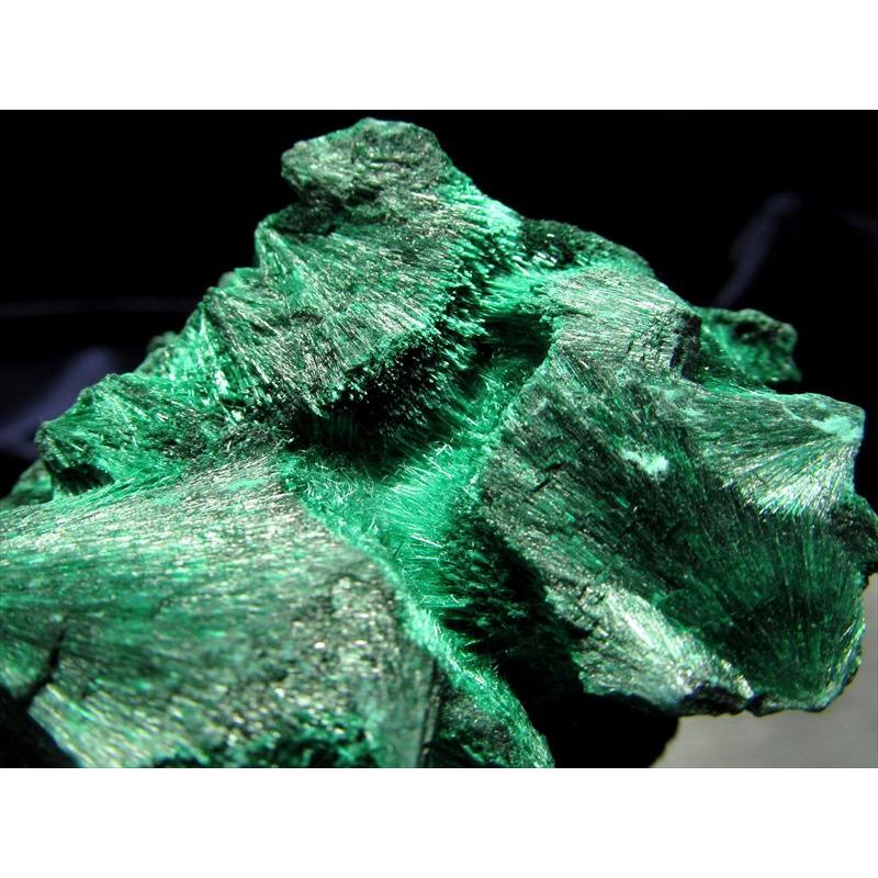 ベルベットマラカイト 孔雀石 原石 1個売り 重さ75g-95g 光沢が美しい