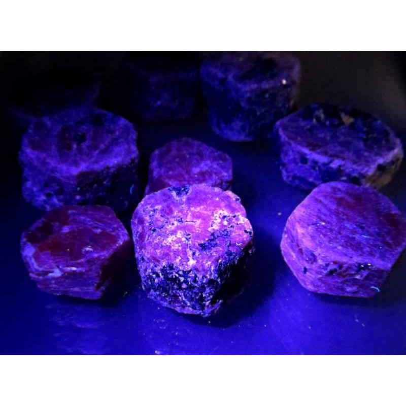 ブラックライトで光る ナチュラル ルビー 原石 六角タイプ 100g 約1.5