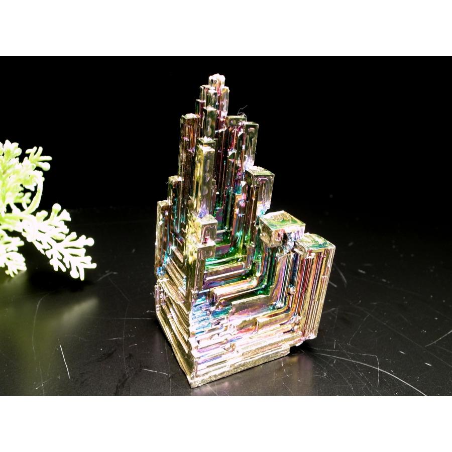 虹色に煌めく鉱石 ビスマス(人工石)鉱石 最大幅69mm 重さ144g