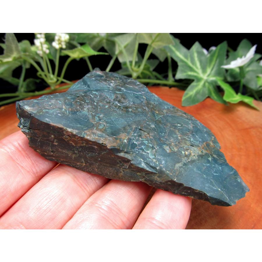 高品質 濃い緑 出雲石 碧玉 原石 深緑タイプ 67g 幅78mm 大地のパワー