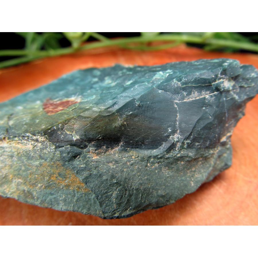 高品質 濃い緑 出雲石 碧玉 原石 深緑タイプ 86g 幅79mm 大地のパワー