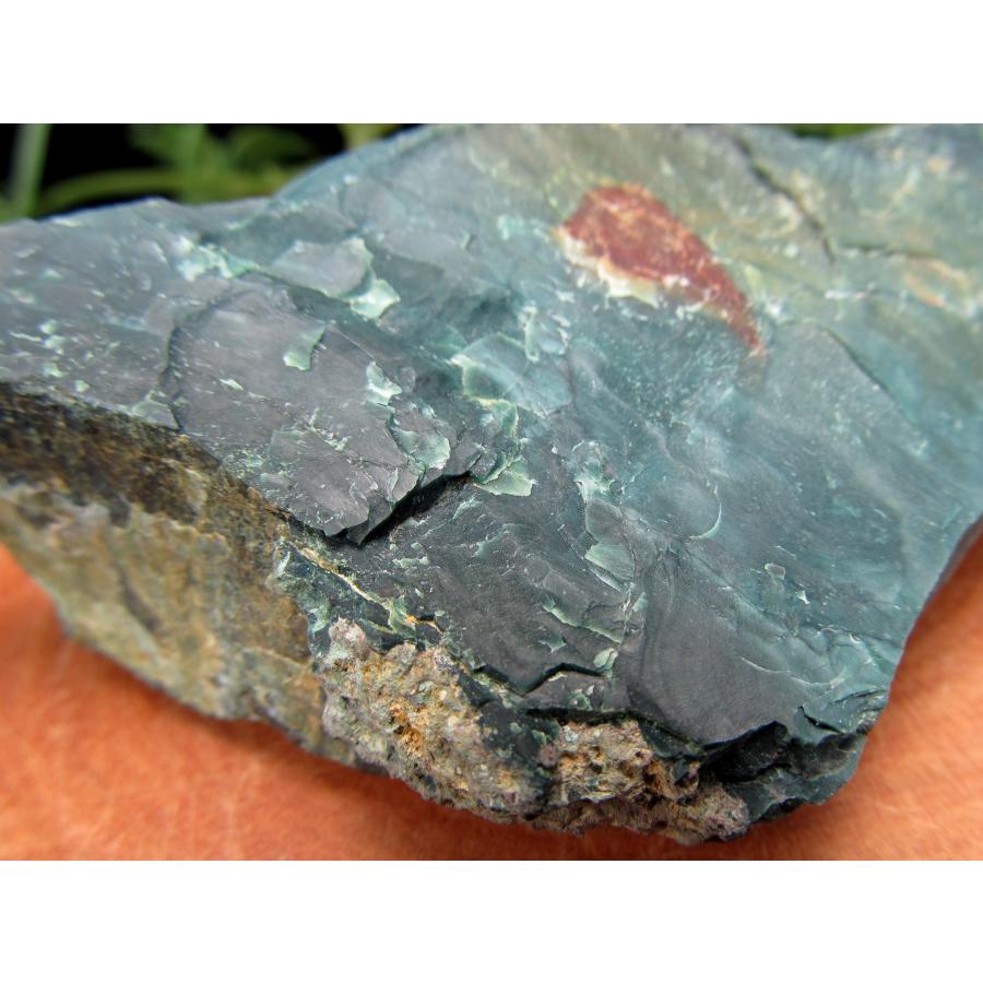 高品質 濃い緑 出雲石 碧玉 原石 深緑タイプ 86g 幅79mm 大地のパワー