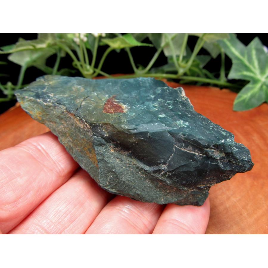 高品質 濃い緑 出雲石 碧玉 原石 深緑タイプ 86g 幅79mm 大地のパワー