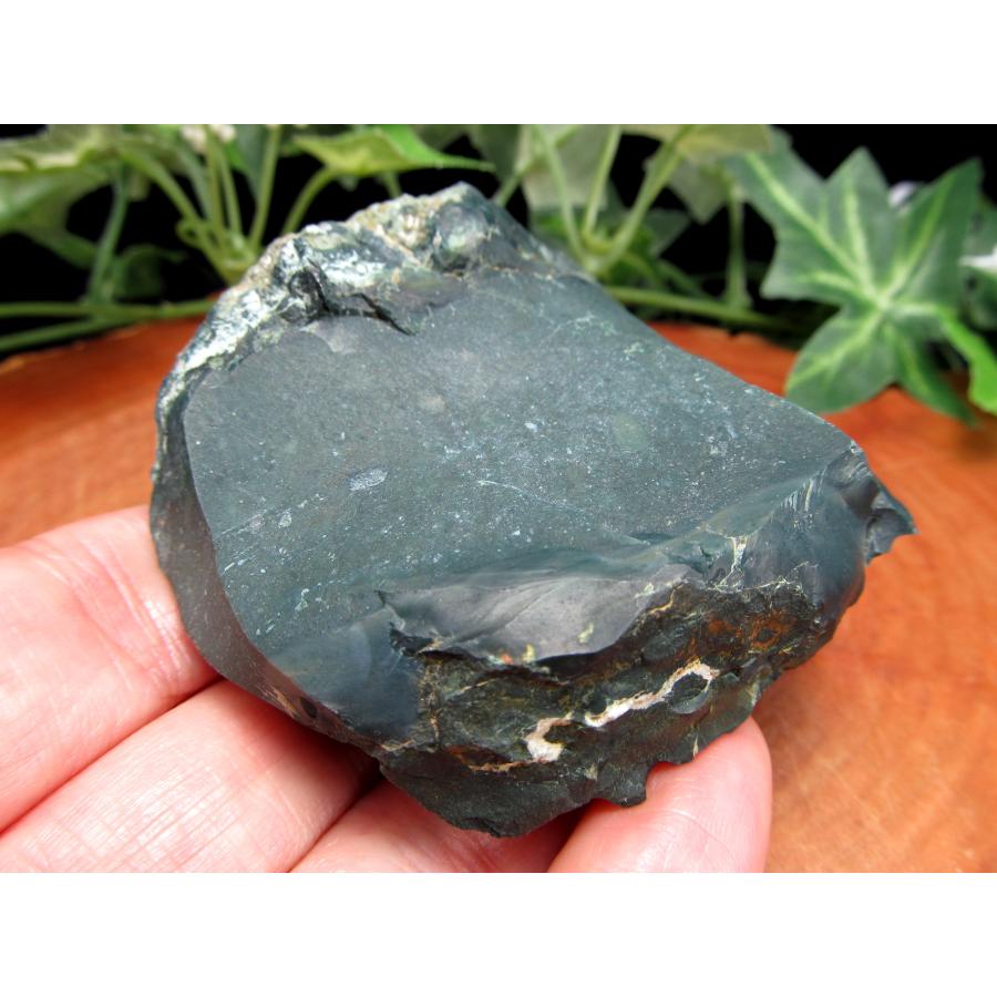 高品質 濃い緑 出雲石 碧玉 原石 深緑タイプ 112g 幅65mm 大地のパワー