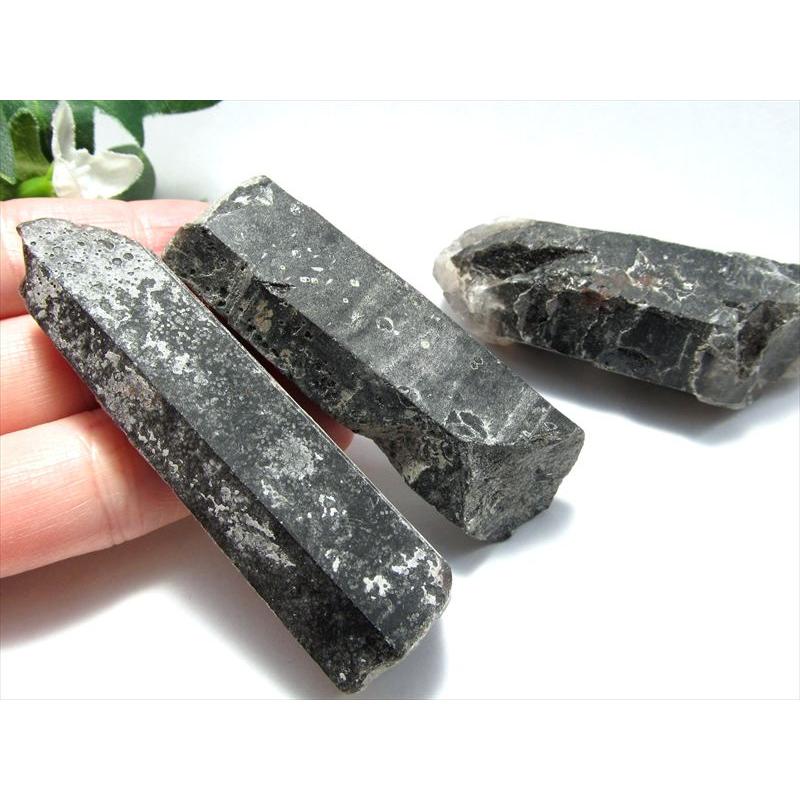 天然黒水晶 モリオン 単結晶 ラフ原石 1個売り 長さ約6cm-7cm前後 研磨