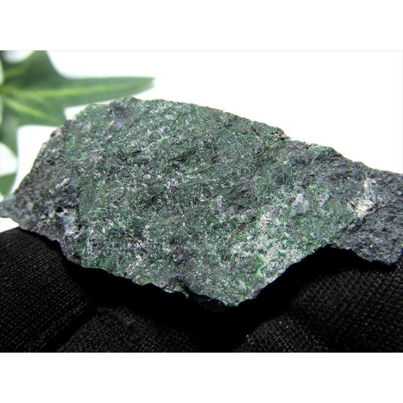 希少 国産原石 ウバロバイト 灰クロム柘榴石 原石 110g-140g 1個売り