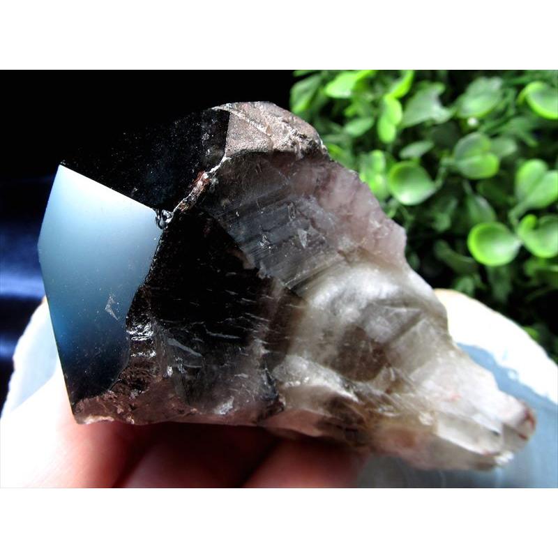 流通量極僅かな黒紫水晶 トラピッチェブラックシェブロンアメジスト