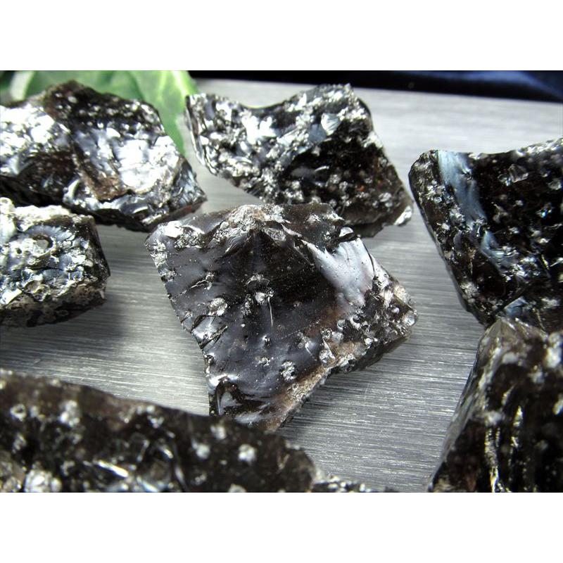 満天の星のような黒曜石 クリストバル石入りオブシディアン 黒曜石