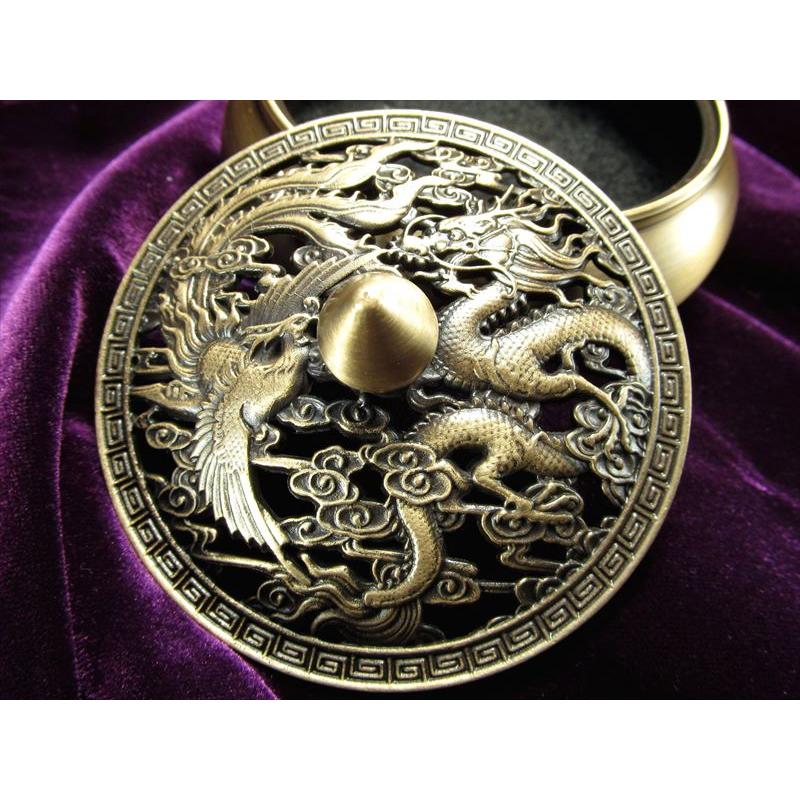 龍神&鳳凰の透かし彫りから煙が立ち昇る 龍神&鳳凰 高級 蓋付き