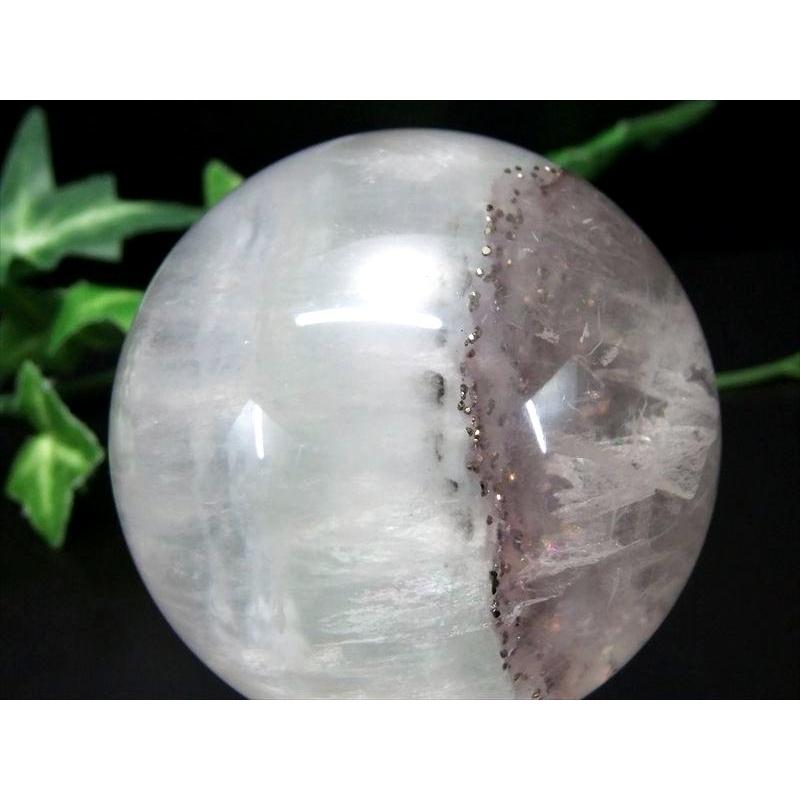 激レア・虹入り パイライトインフローライト 丸玉 台座付 直径約60.6mm 重さ約371g 天才の石 整然と並ぶパイライト 一点物 蛍石 アメリカ合衆国イリノイ州産の画像