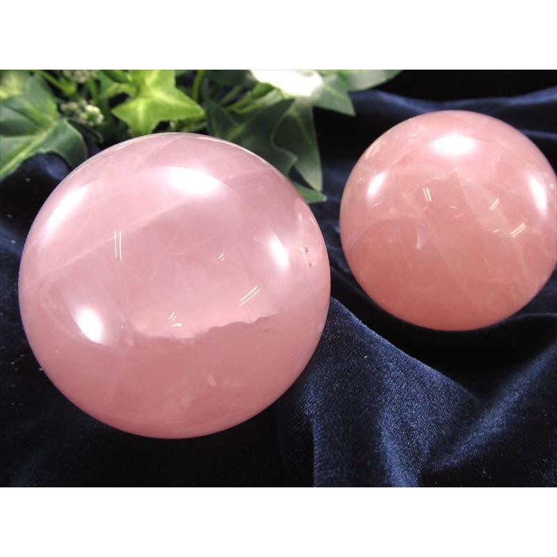 A196 ローズクォーツ丸玉　約51mm ローズクォーツ(紅水晶) 丸玉 67mm 台座付き 天然石 パーワーストーン