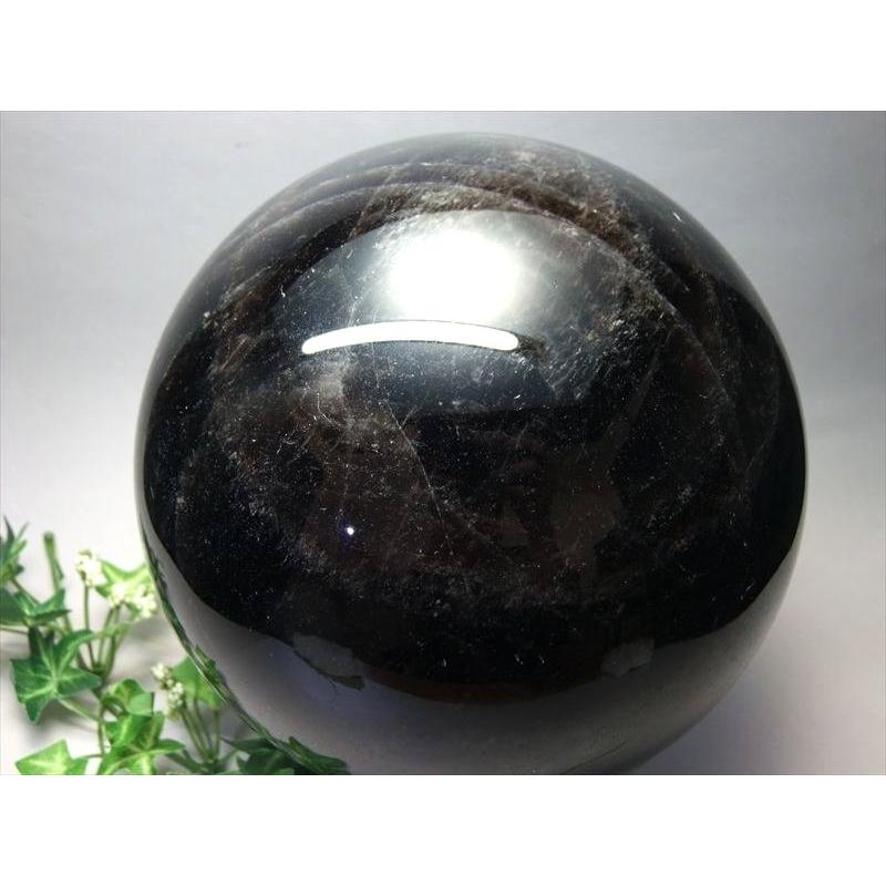 店頭展示中 迫力の特大サイズ モリオン 黒水晶 丸玉 台座付き 重さ約6702g 直径約169mm 魔除け 厄除けの黒い水晶 激レア 一点もの チベット産 パワーストーンの画像