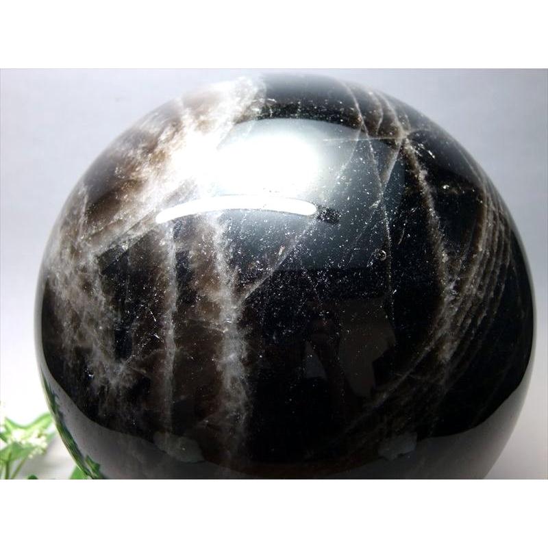 店頭展示中 迫力の特大サイズ モリオン 黒水晶 丸玉 台座付き 重さ約6702g 直径約169mm 魔除け 厄除けの黒い水晶 激レア 一点もの チベット産 パワーストーンの画像
