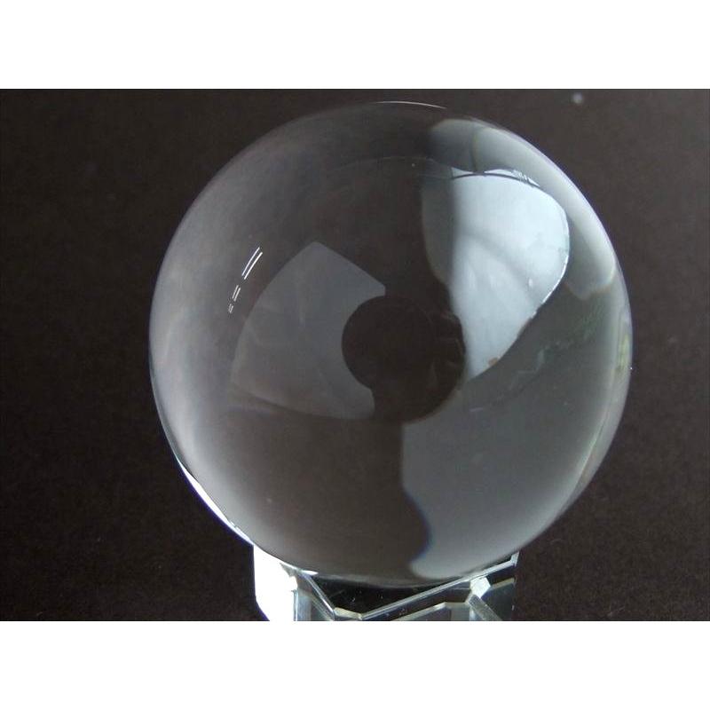 完全透明 一切の曇りなし 無垢水晶 丸玉 重さ 181g 直径50.5mm 極上の透明感 天然水晶 天然石 クリスタル台座と豪華BOX付 一点物 ブラジル産 パワーストーンの画像