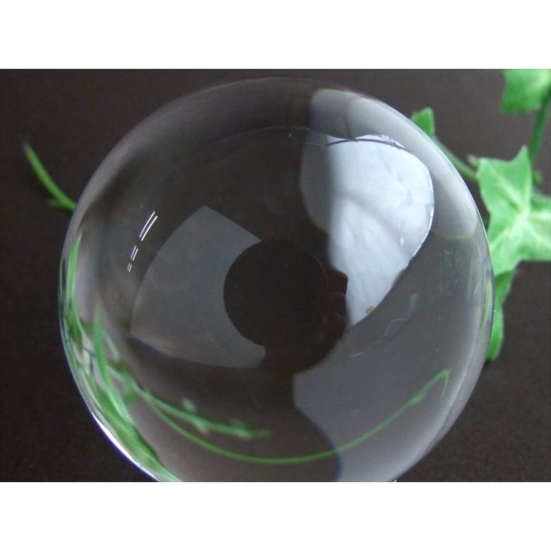 完全透明 一切の曇りなし 無垢水晶 丸玉 重さ 181g 直径50.5mm 極上の透明感 天然水晶 天然石 クリスタル台座と豪華BOX付 一点物 ブラジル産 パワーストーンの画像