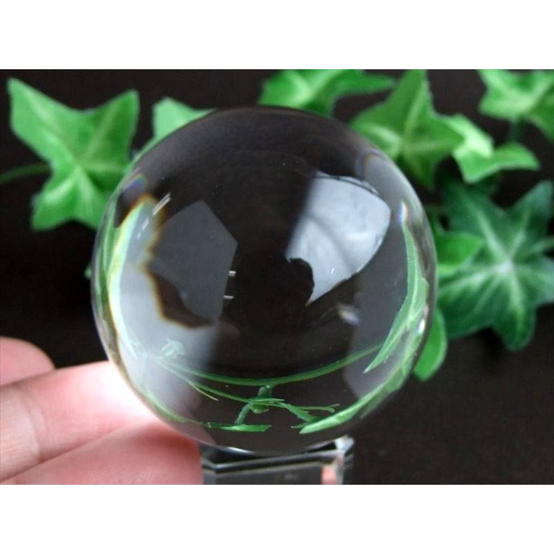 完全透明 一切の曇りなし 無垢水晶 丸玉 重さ 181g 直径50.5mm 極上の透明感 天然水晶 天然石 クリスタル台座と豪華BOX付 一点物 ブラジル産 パワーストーンの画像