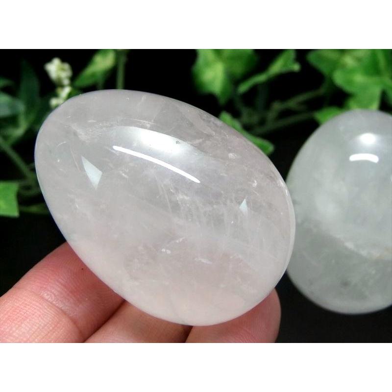 水晶 エッグ型 置物 重さ約80g-90g前後 高さ45mm-50mm前後 すべての