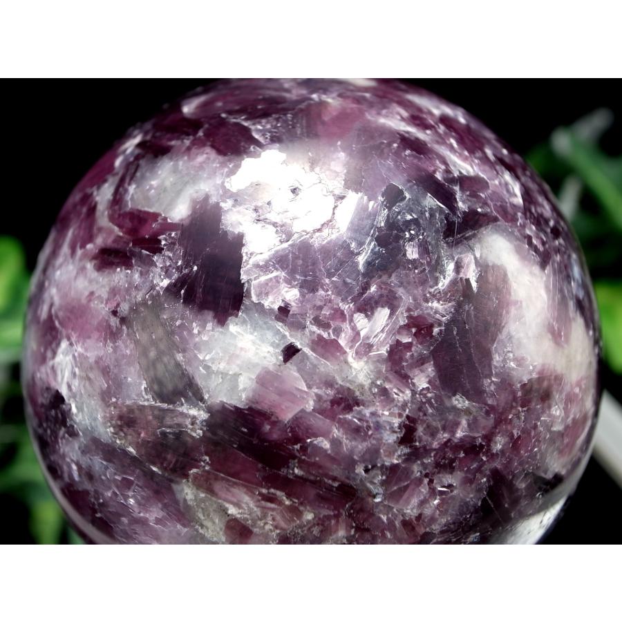 濃いカラー レピドライト（リチア雲母）丸玉 台座付き 直径73mm 重さ