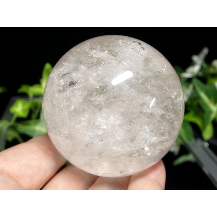 水晶丸玉　虹入り　66mm 幸運を呼ぶ！虹入り水晶の丸玉 天然石 虹色の星 通販 16452384｜Creema