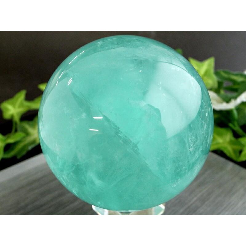 高品質 蛍光 グリーン フローライト 丸玉 台座付 直径61mm 重さ395g