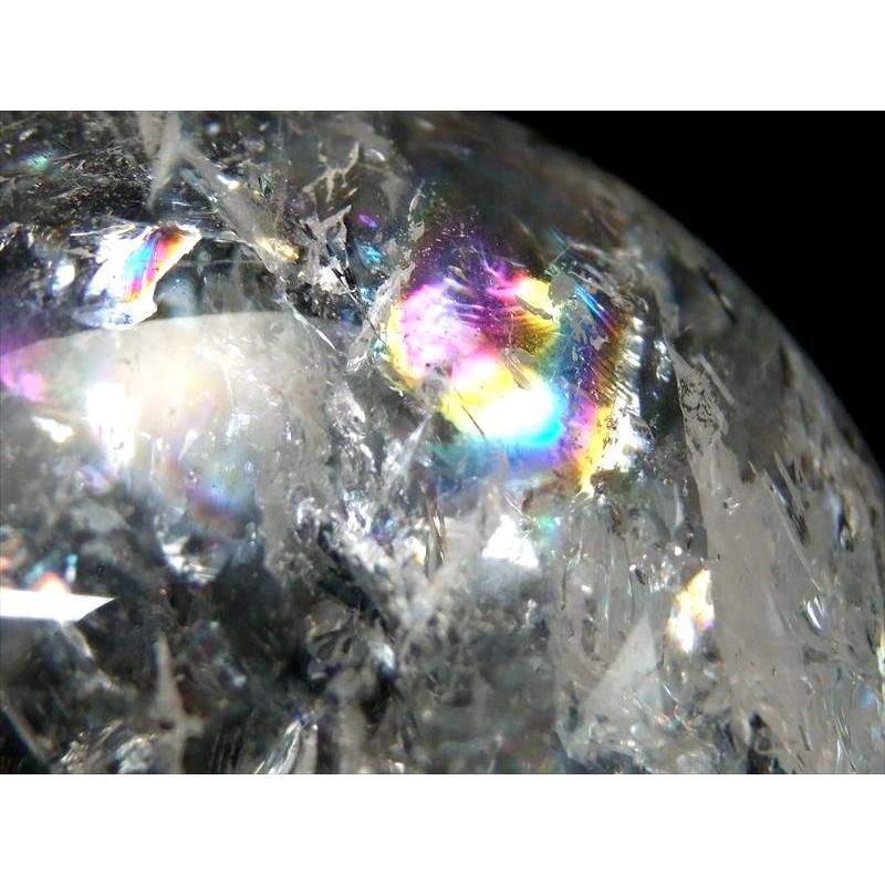 店頭展示中 このサイズで超透明 虹入り 5A 天然水晶 虹入り 丸玉 台座付 重さ946g φ88mm レインボー水晶 すべての浄化と純粋さの象徴 極上天然石 一点ものの画像