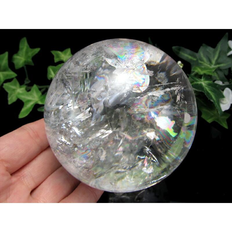 店頭展示中 このサイズで超透明 虹入り 5A 天然水晶 虹入り 丸玉 台座付 重さ946g φ88mm レインボー水晶 すべての浄化と純粋さの象徴 極上天然石 一点ものの画像