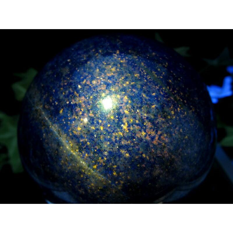 UVライトで蛍光 3A ラピスラズリ 丸玉 直径69mm 重さ532g つやつや光沢