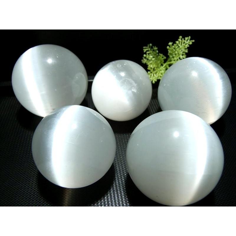 純白 聖母マリアのガラス 美品キャッツアイセレナイト(透石膏)丸玉