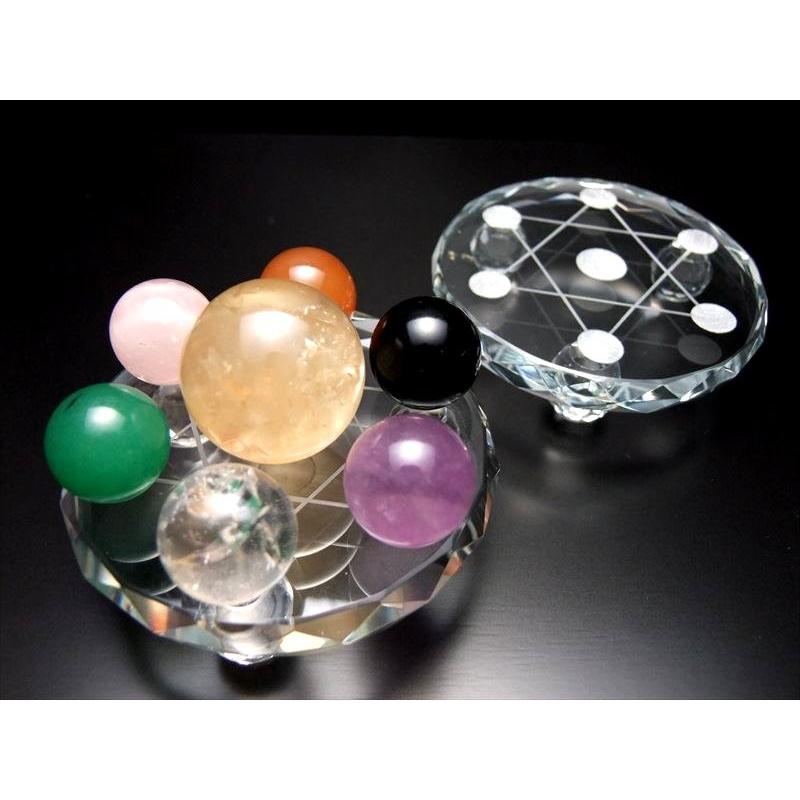高品質ガラス製 七星陣盤セット 大人気丸玉 チャクラ7種の天然石七星陣盤の8点セット 盤の直径約80mm 中心の石 直径約30-32mm