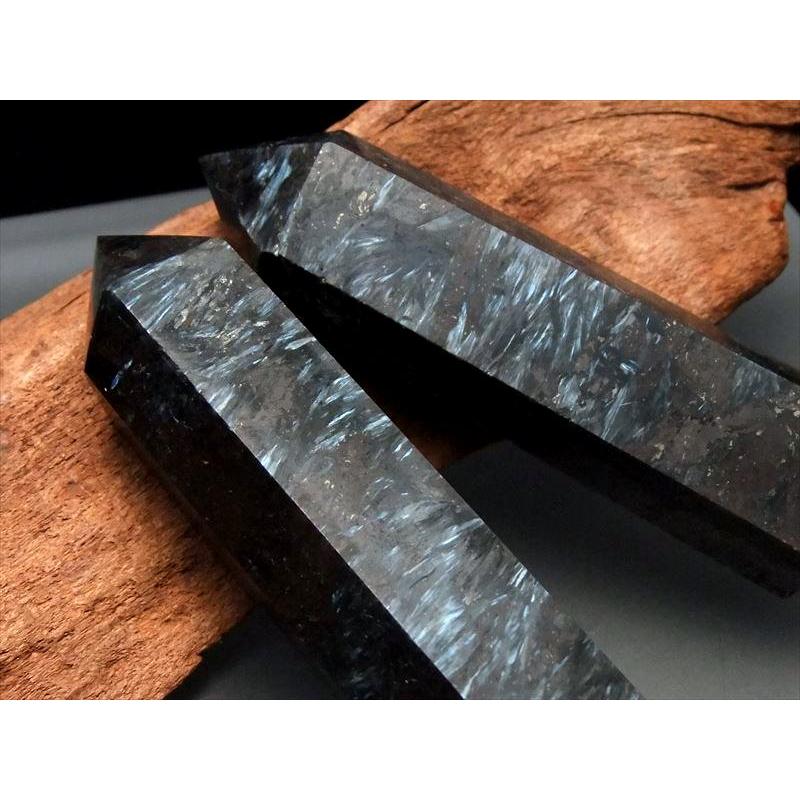ヌーマイト 六角柱 重さ 90-100g 鮮地球最古のパワーストーン ポイント 激安大放出 授与 上品 極上天然石 グリーンランド産