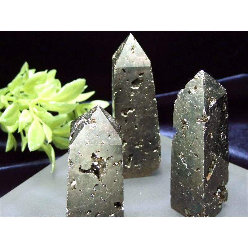 キラキラ光沢【パイライト(黄鉄鉱) オベリスク】重さ 60g-70g キラキラ光沢【パイライト(黄鉄鉱) オベリスク】重さ 60g-70g