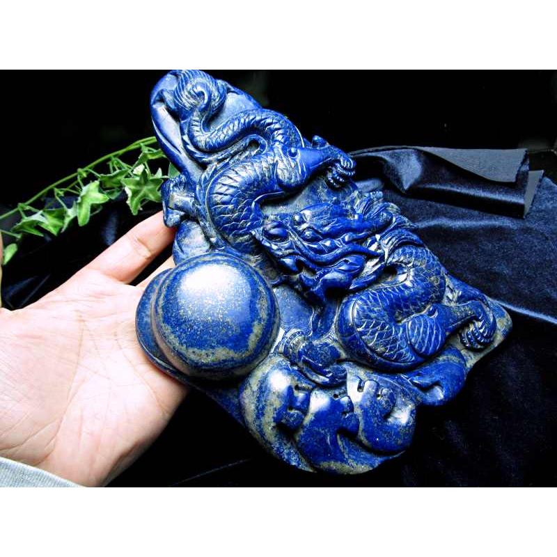 濃厚ブルー 玉持ち龍神 ラピスラズリ 龍彫刻置物 重さ1845.0g 高さ