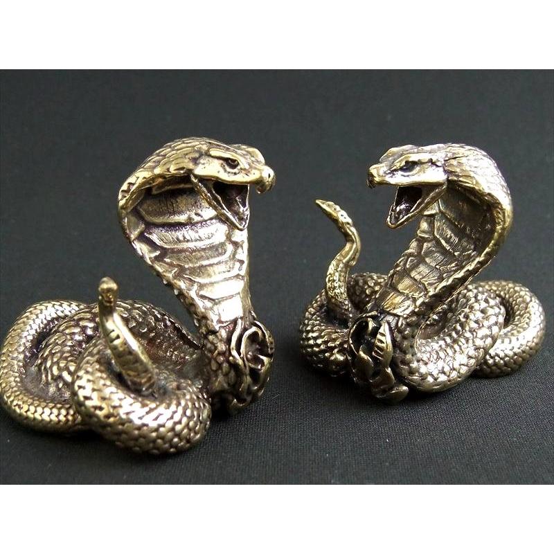 コブラの置物　¥88,000-→¥18,000- 開運 高品質素材のコブラ 蛇 置物 重さ85-90g 高さ40mm前後 縁起物