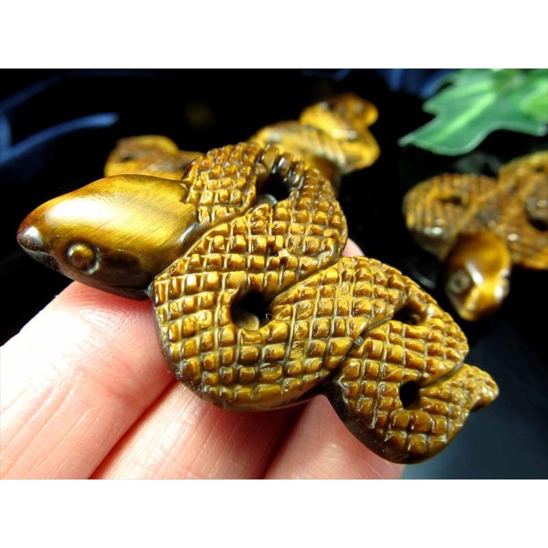 縁起物 神の使い ヘビモチーフ タイガーアイ 蛇 彫刻置物 幅約50mm前後