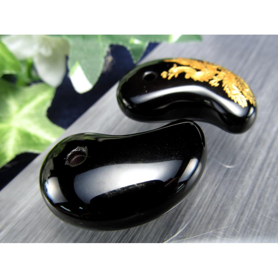 1個売り 金塗り鳳凰彫りブラックオニキス勾玉(まがたま) 縦約30mm×横約