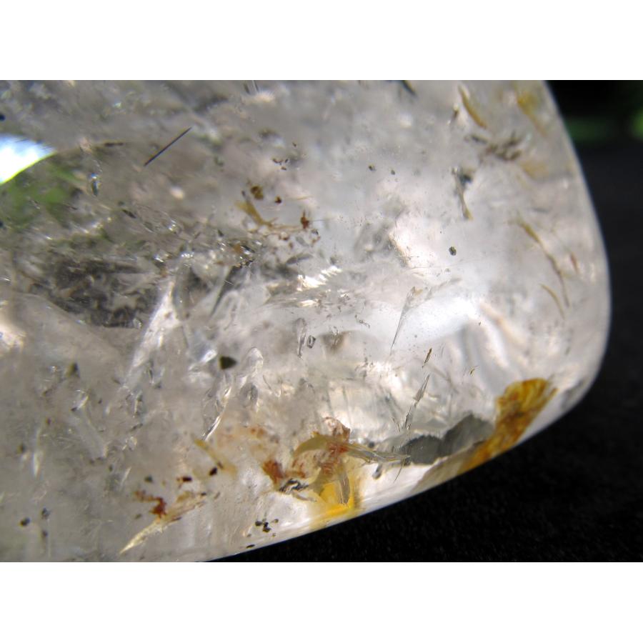 水入り&虹入り たっぷり水入り 磨き原石 重さ172g 古代の水を封入した