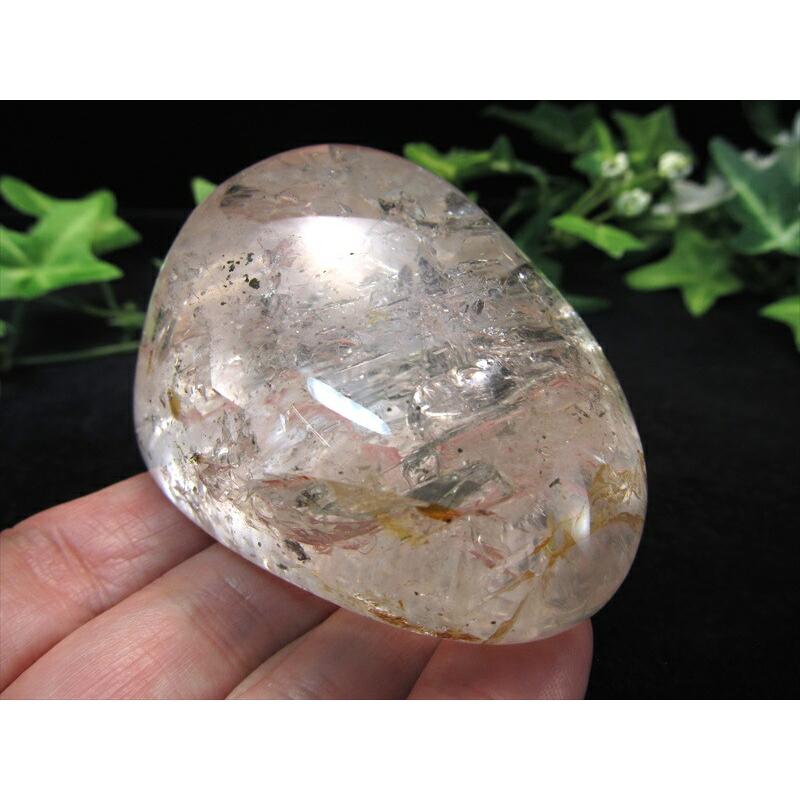 水入り&虹入り たっぷり水入り 磨き原石 重さ172g 古代の水を封入した