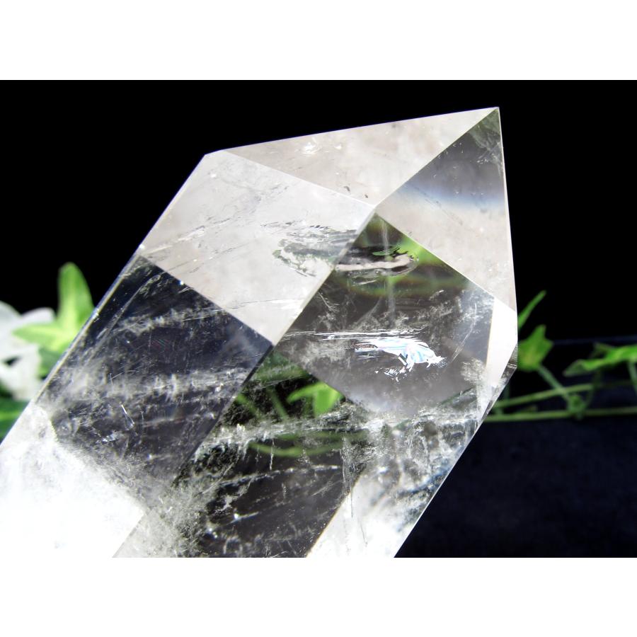 巨大　水晶　ポイント　六角柱　木製台座付き　虹入り　高透明度　約50㎝ 虹入り 透明水晶 ポイント 六角柱 専用木製台座付き 高さ172mm 重さ