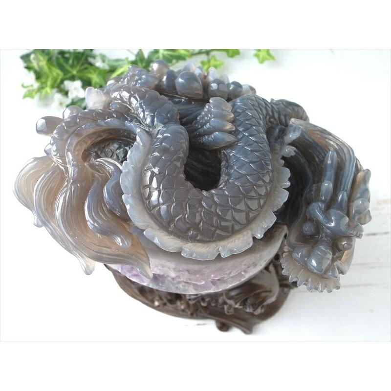 至高の龍神彫刻 笑口瑪瑙 玉持ち龍神 龍彫刻置物 重さ6948g 高さ280mm