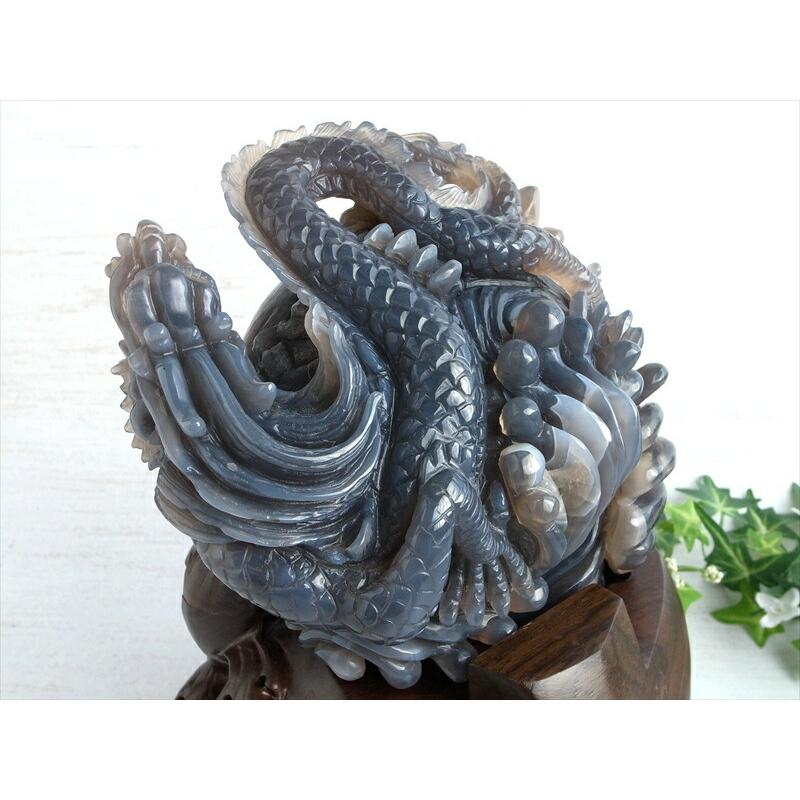至高の龍神彫刻 笑口瑪瑙 玉持ち龍神 龍彫刻置物 重さ6948g 高さ280mm